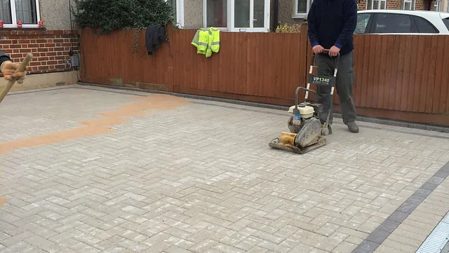 gravel driveways chessington, surrey concrete driveways